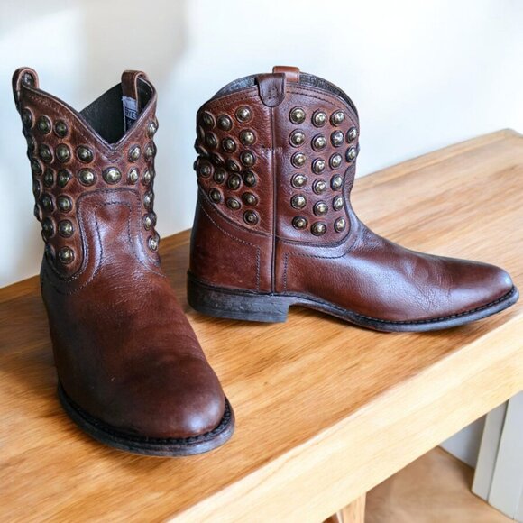 FRYE WYATT (8.5) DISC Studded Distressed Cognac Western Ankle Boot/Booties 76684 - Picture 1 of 14